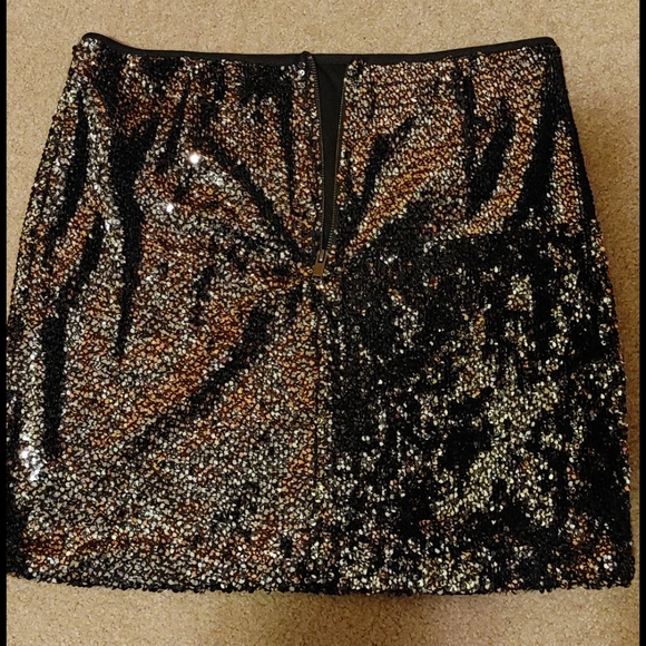 Sequin shift mini skit - Picture 2 of 3